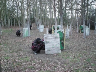  Nuestro campo de batalla arbolado con escudos 